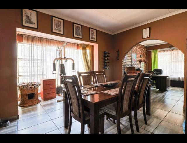 3 BEDROOM HOUSE FOR SALE IN MAYBERRY PARK